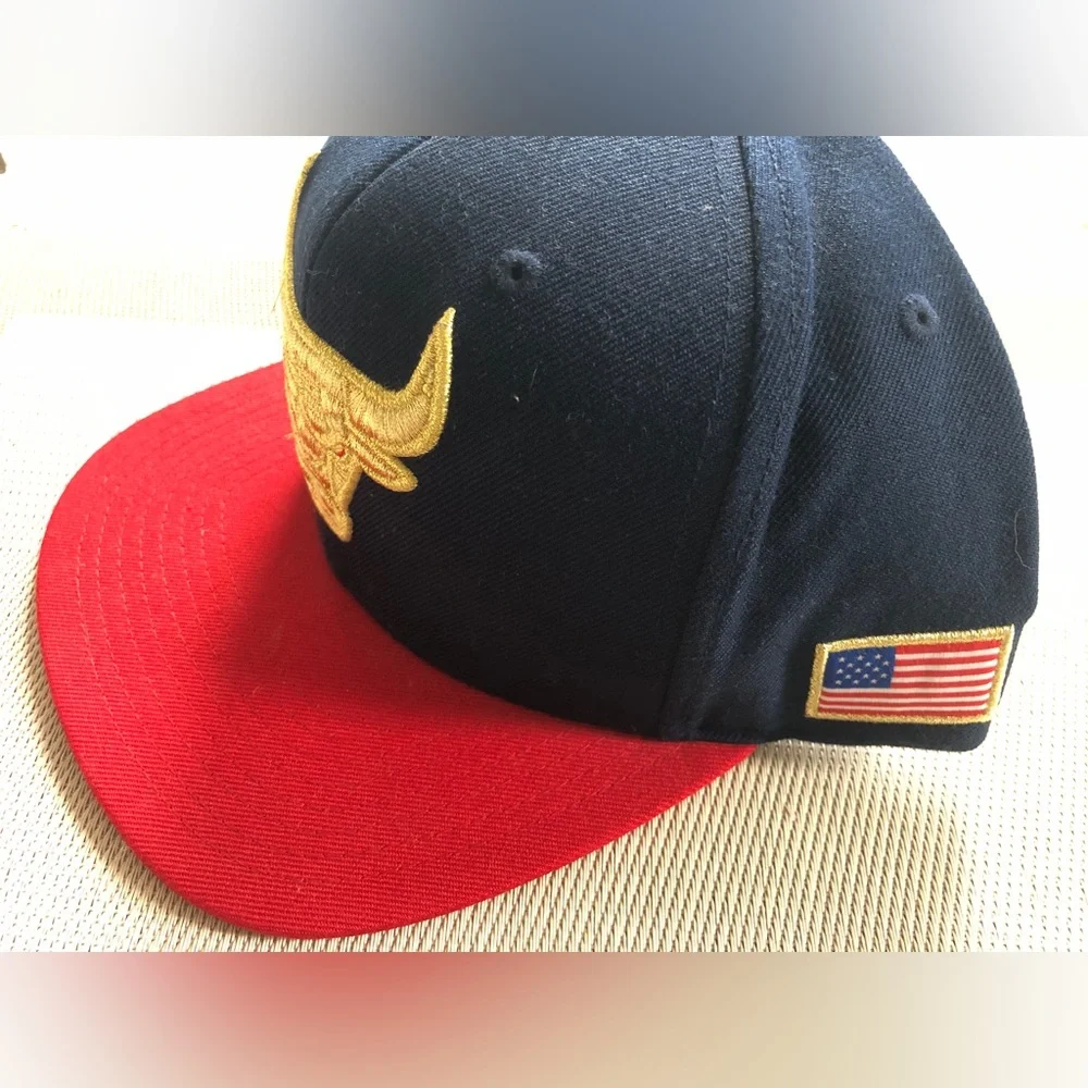 NBA CHICAGO BULLS NWOT Rare! Mitchell & Ness American Gold Brim Snapback…